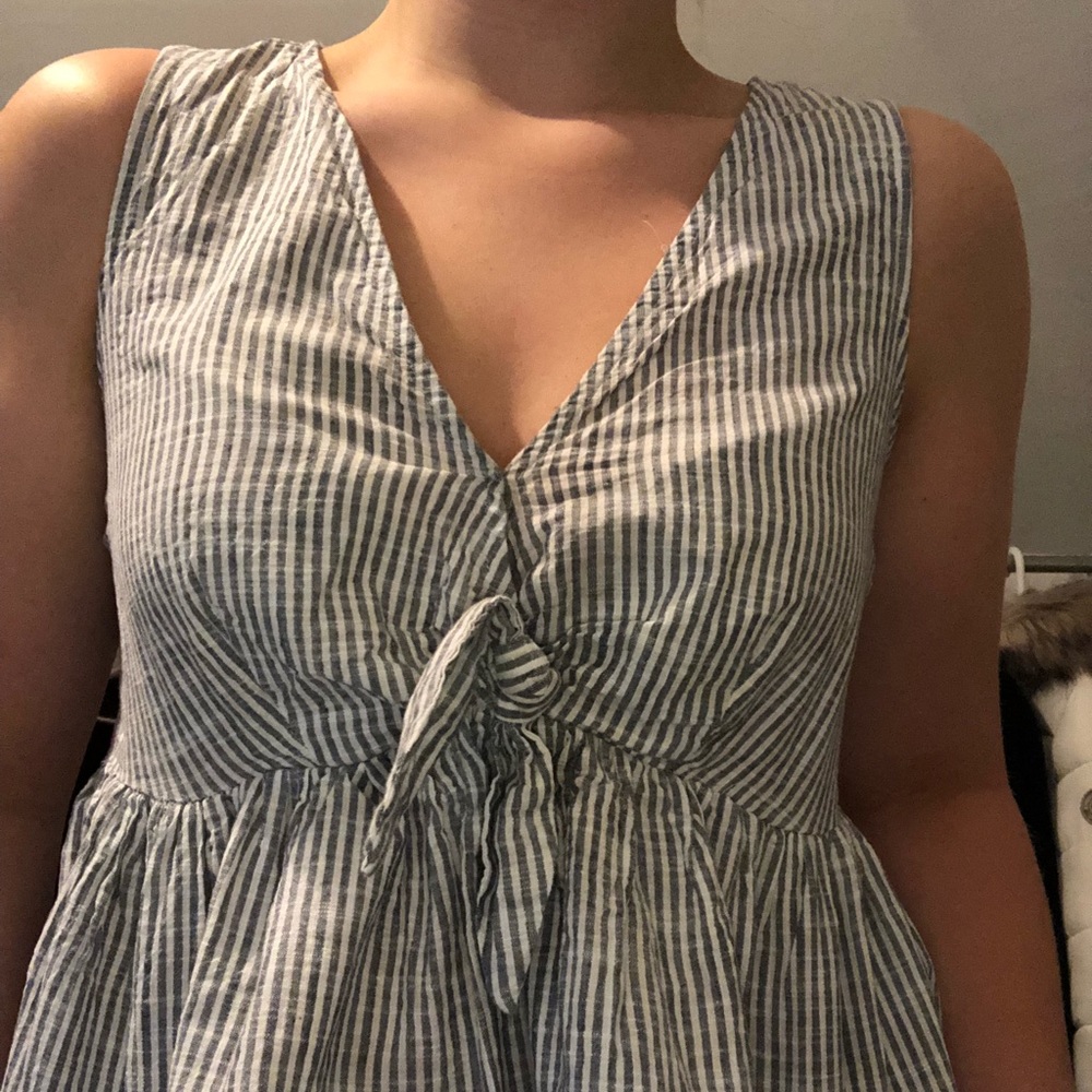 Size m, true craft striped dressy v neck shirt!🙈